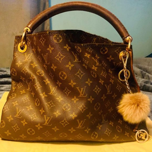 Louis Vuitton Handbags - LOUIS VUITTON Artsy MM Monogram w/Dustbag-GUC